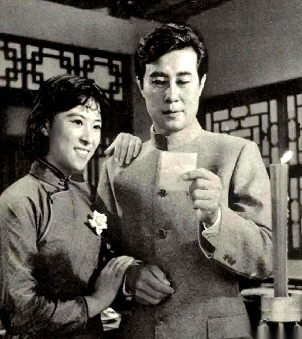 1979年，《绿海天涯》片场，导演一个决定，让旁边的人都捏了把汗。
他指了指47