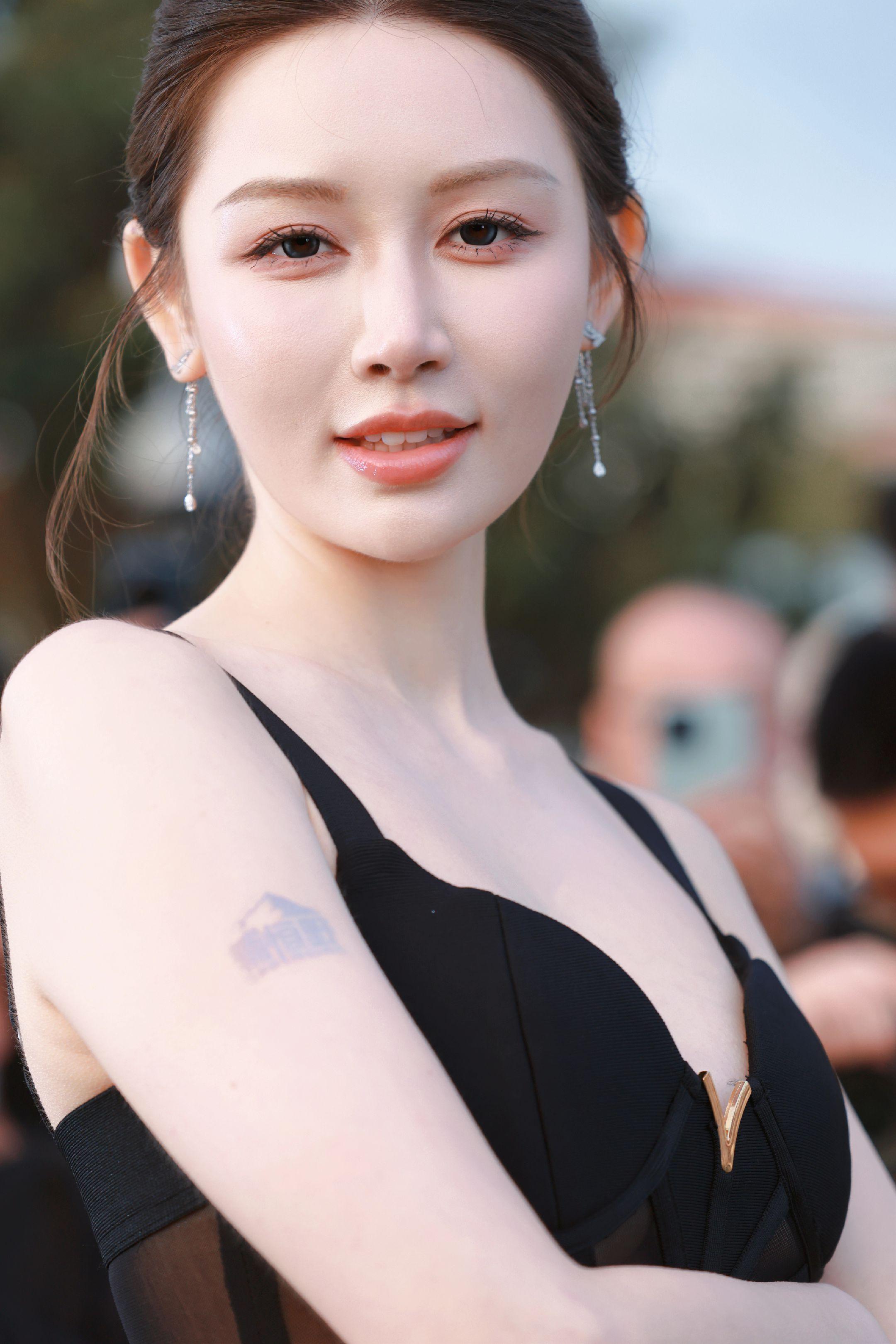 镜头里的氛围感美人。