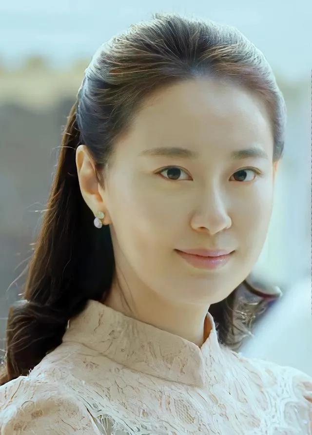  女一号程锦云的扮演者王乐君，1984年1月28日出生于天津，毕业于天津音乐学院