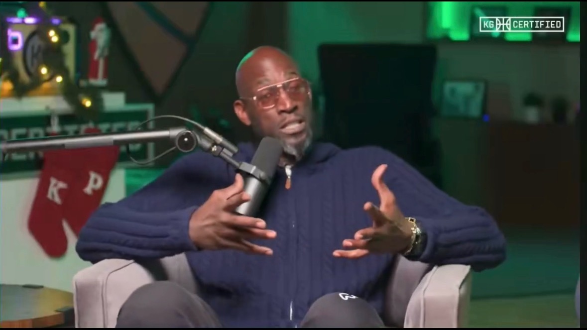 加内特博客 “ 现在我们处于库里时代 而斯蒂芬库里就是这个时代最伟大的球员 ” 