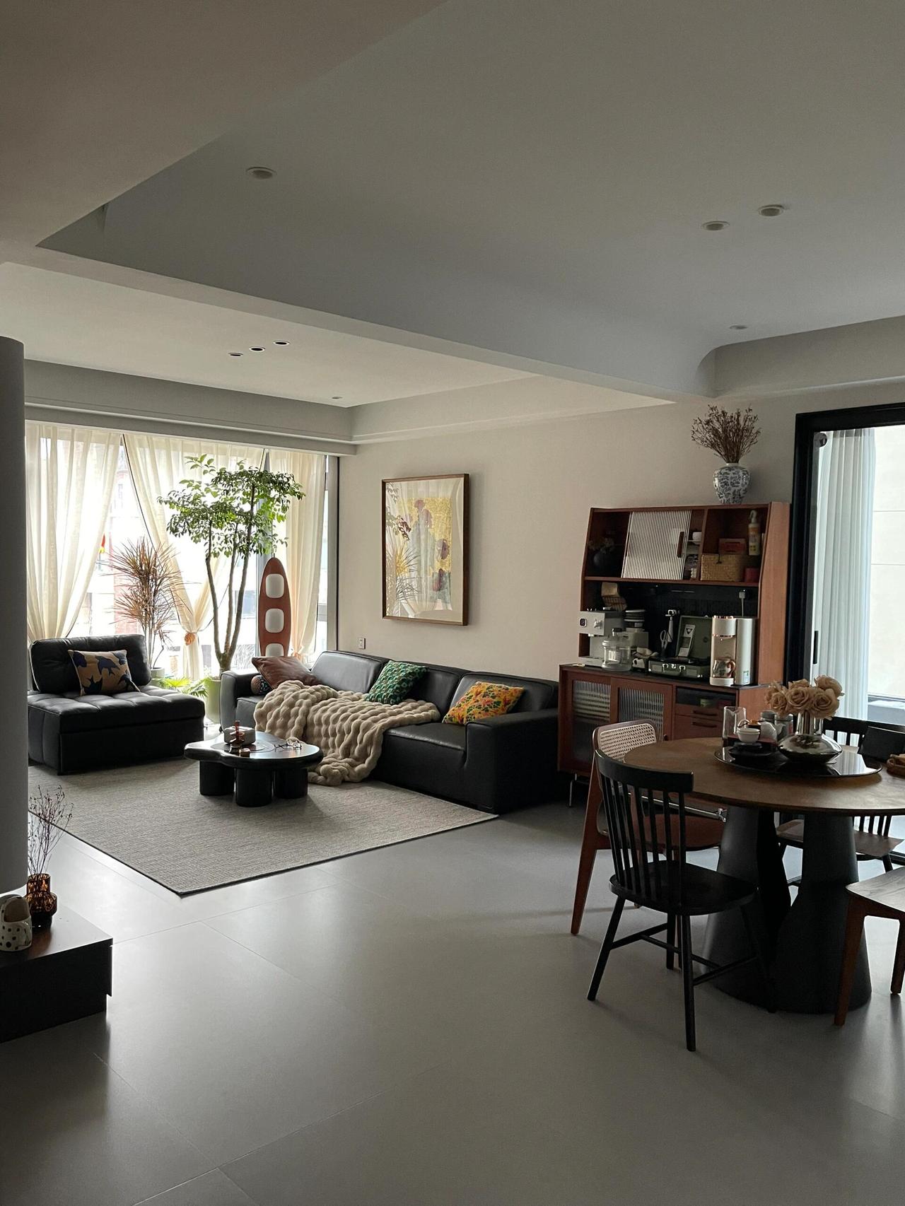 有一种富有叫干净，也是一个家最强的底色，山东有位女子晒出了自家生活照，一家四口住