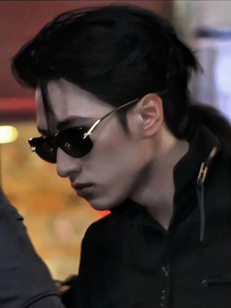 严浩翔连轴转还保持这么好的状态严浩翔神来的  严浩翔进化掉睡眠了 