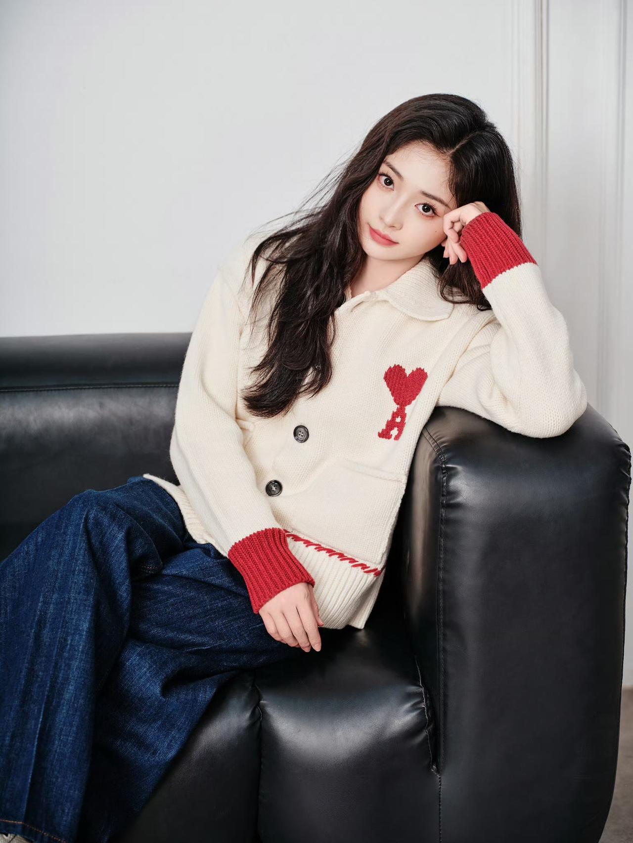 今天的琼妹是爱心发射器吧！电力Max[心]
周洁琼