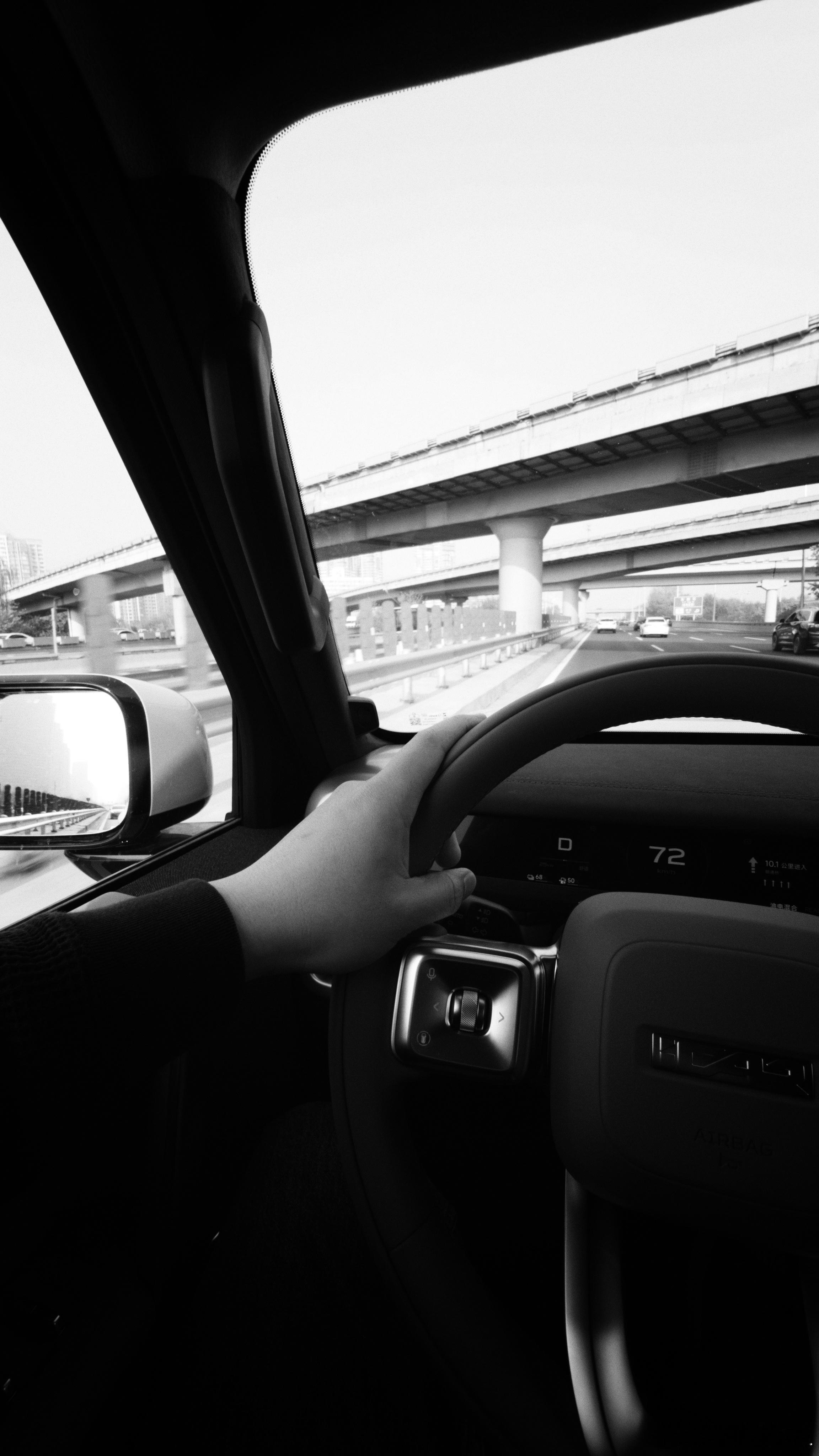 忙忙碌碌的大北京也不知道大家伙不休息都出来忙到什么呢 都是急茬儿 