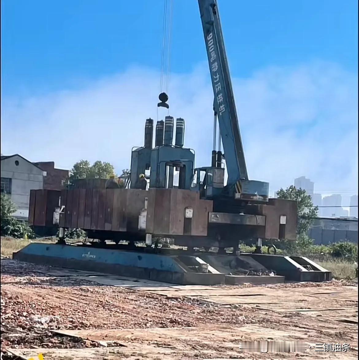 长江新区南湖村还建房，试桩开工！
据了解，配套的临时道路、临水临电等相关工作也正