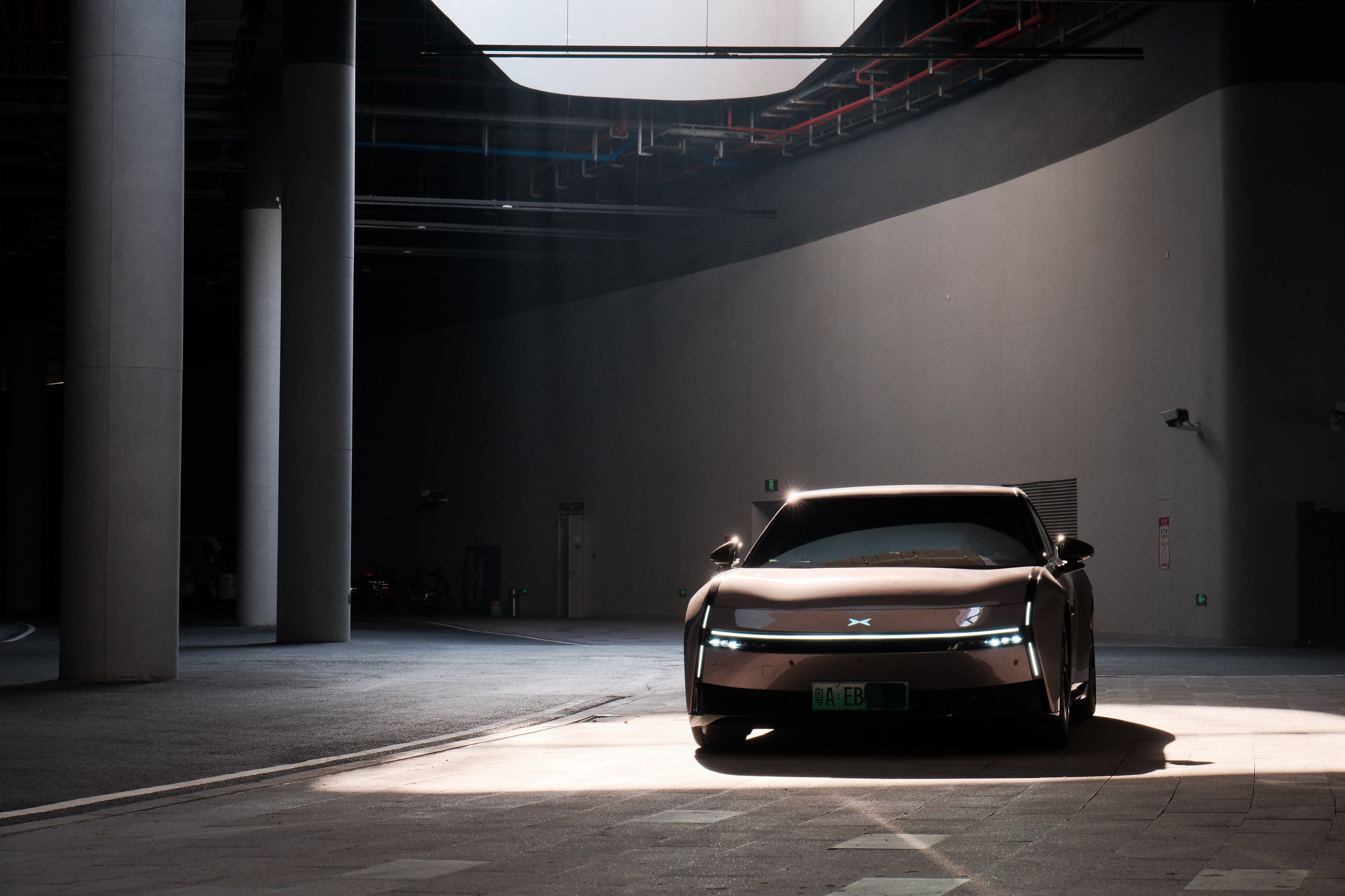 拍好小鹏P7很简单，光线OK，随便来一个角度都好看