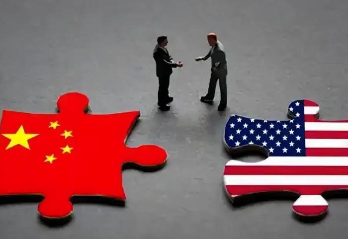 “中国现在向美国投降还来得及！再晚就要‘跪着’了。”几年前，中国专家马臣曾公开叫