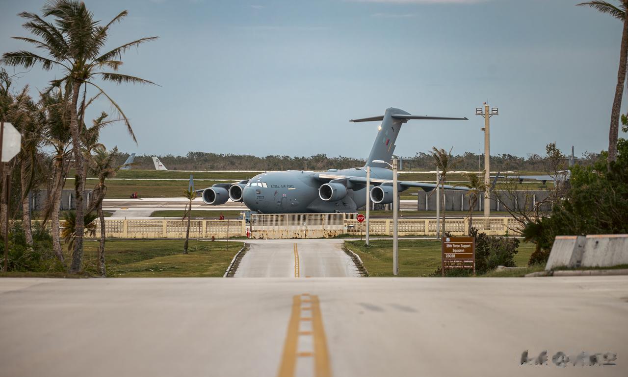 英国皇家空军空中机动部队运营的三种大型飞机已在西太平洋高姆岛的安德森空军基地集结