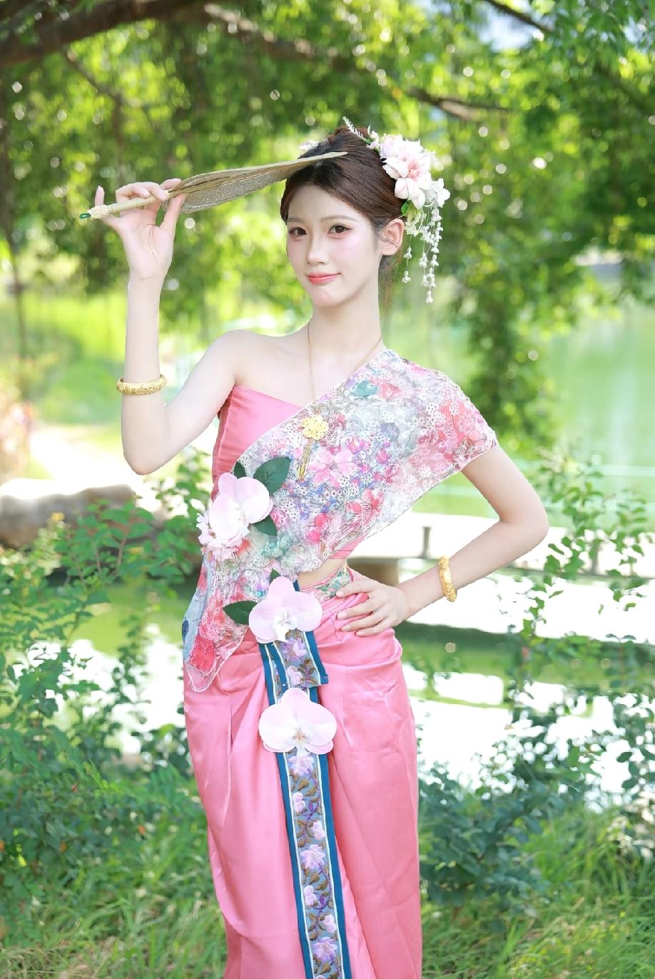 民族风很漂亮美女 民族风 甜妹