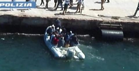 这就是中国对巴拿马的第二级精准制裁。所有巴拿马注册船舶停靠中国港口，将面临漫长、