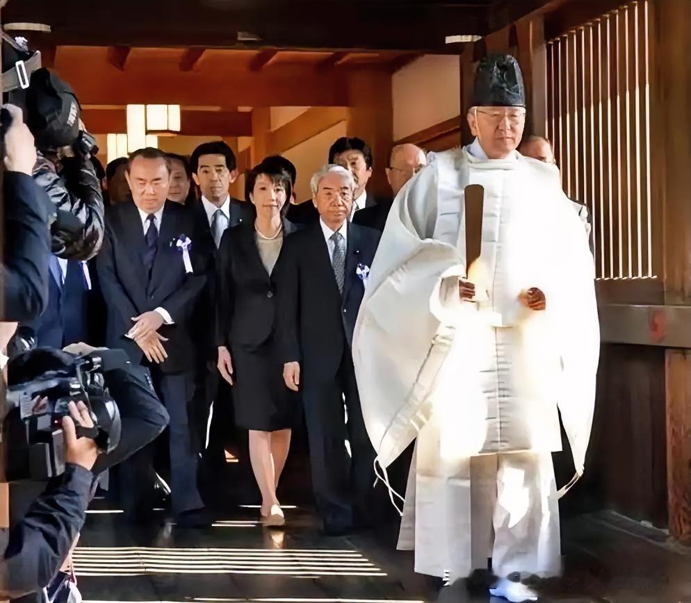 高市早苗参拜计划黄了？靖国神社被韩籍遗属告上法庭，索赔420万
 
彻底没了下文