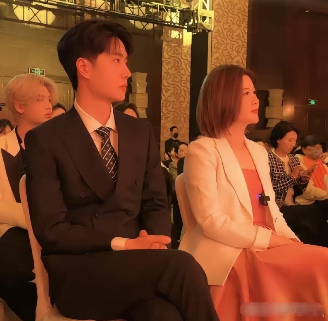 王阳的老板杨天真已经公开发表了意见，杜华却始终保持沉默……说明她还算清醒  没有