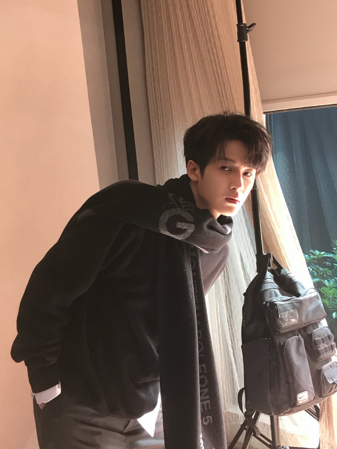 还以为檀健次把挡风被穿来了檀健次你披的的防风邶吗檀健次尖叫之夜出图   檀健次最