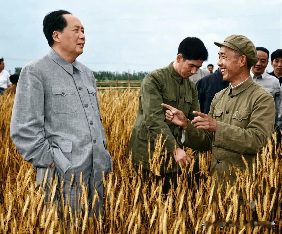 开启伟大的时代，铸就辉煌的事业。中国人民昂首阔步迈向新征程，共筑伟大祖国光辉灿烂