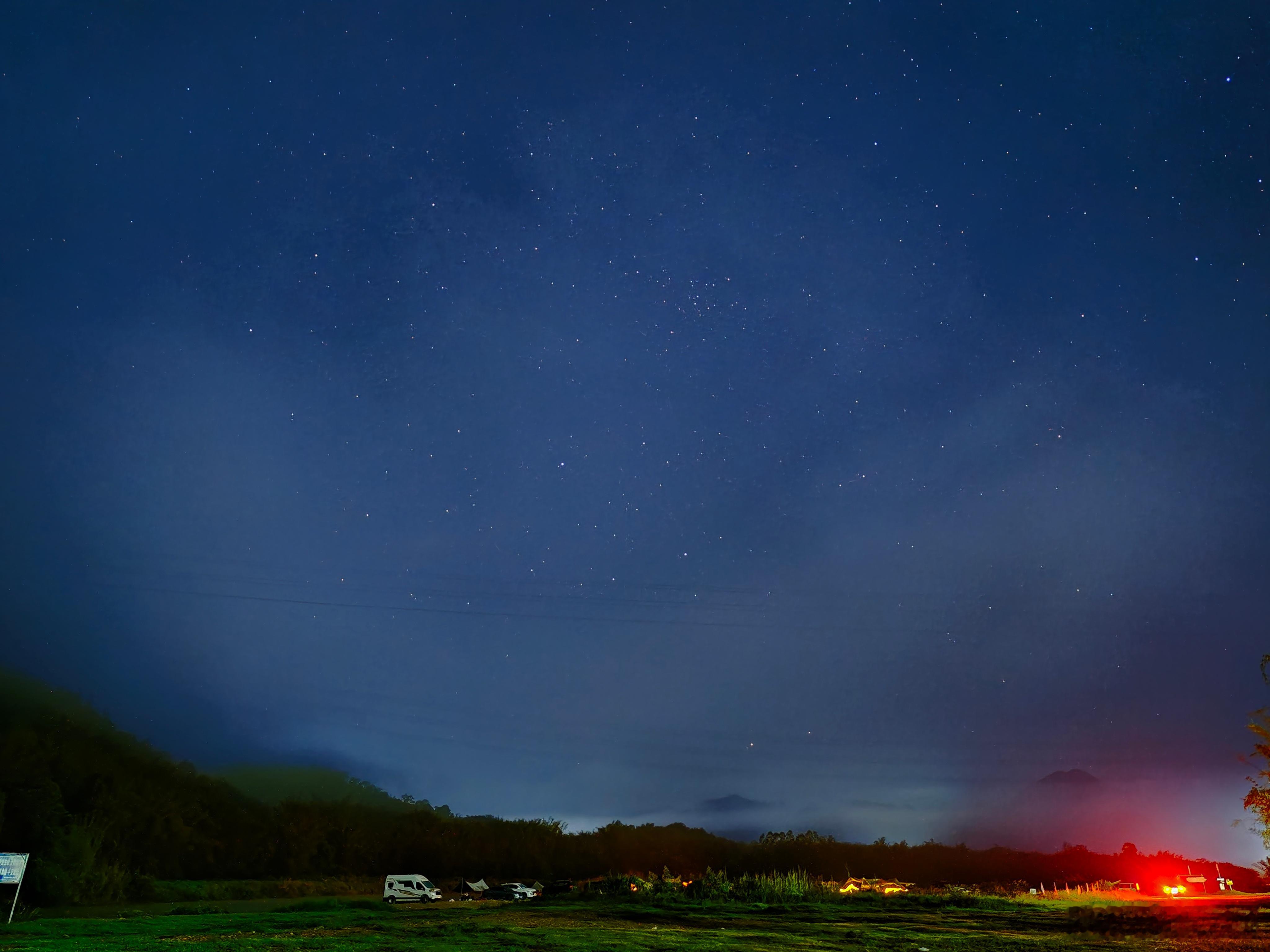 又看了一夜星空，早上起来雾大到如梦似幻 