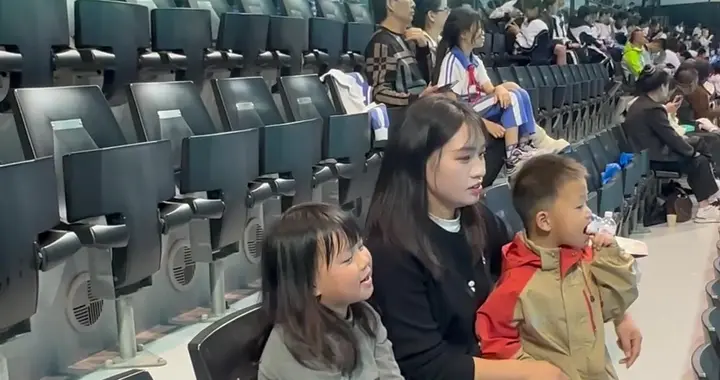 残特奥会游泳项目第二个比赛日 游泳馆充盈着热爱与温情