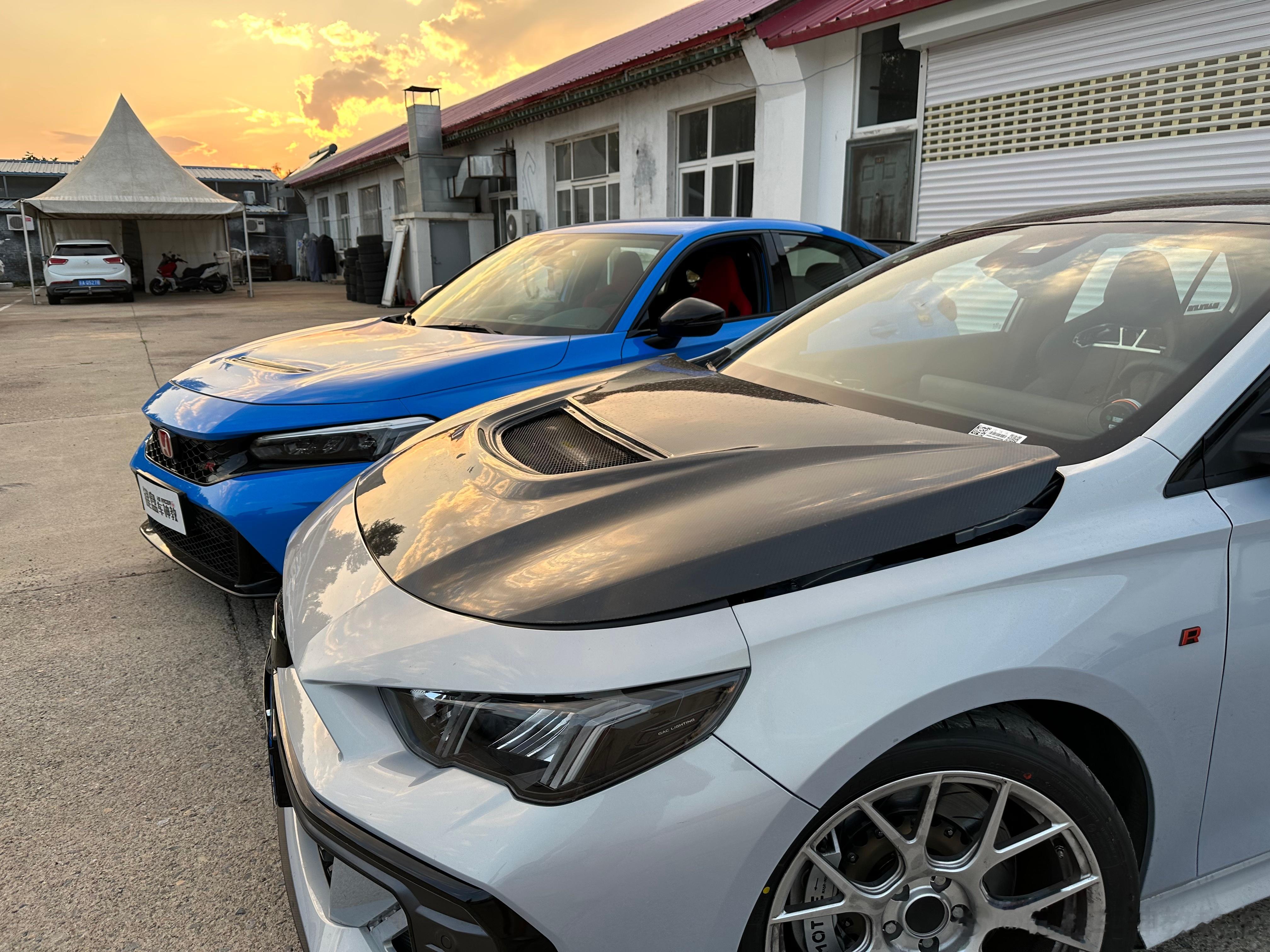 【纽北影豹R进度】距离出发不到24小时了。我们终于解决了进气温度的问题，但是，车