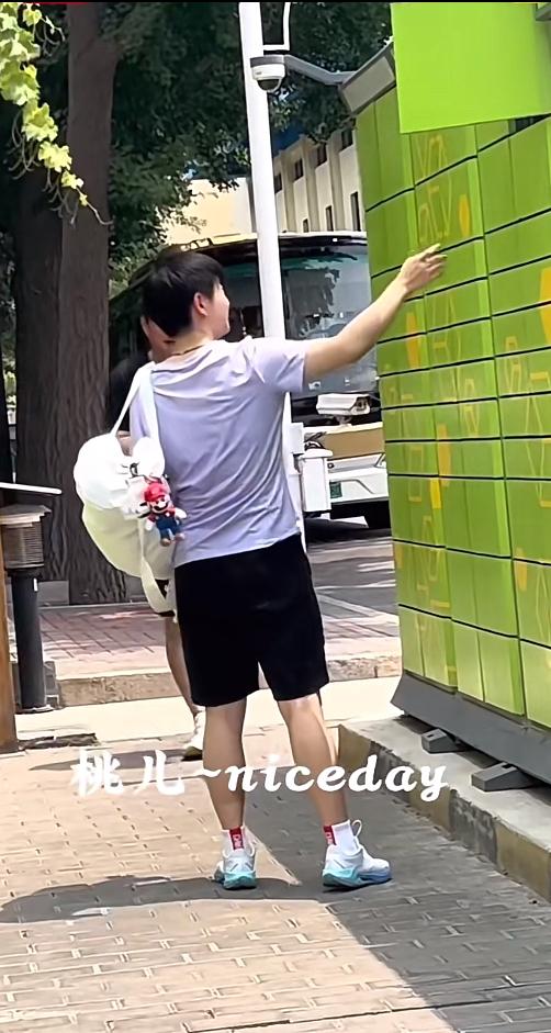 Coco像个老爹大闺女忙完[大笑]忙你小闺女[笑哭]还要对付黑喷子[赞][赞][