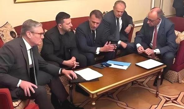 有人说，现在的乌克兰之所以会变成现在的这个样子，都是因为泽连斯基错误的选择，但是