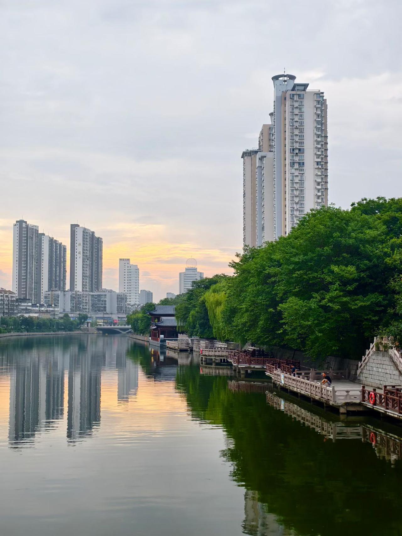 人到老年最大幸福是什么?

1. 身体无大病，生活能自理
调查了500位老人，排