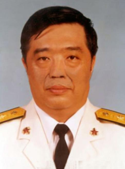 2001年，在贺龙的儿子贺鹏飞的葬礼上，他的母亲薛明不停的哭泣着，嘴里一直重复着