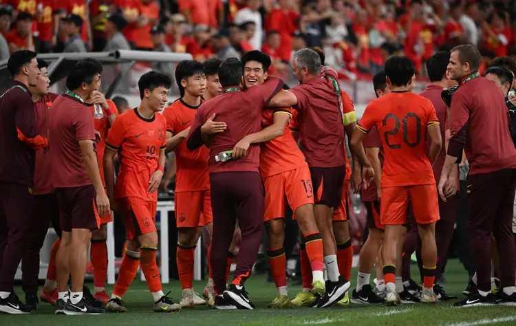 U23亚洲杯中国男足，被分在死亡之组，先后迎战伊拉克，泰国和澳大利亚。
明天晚上