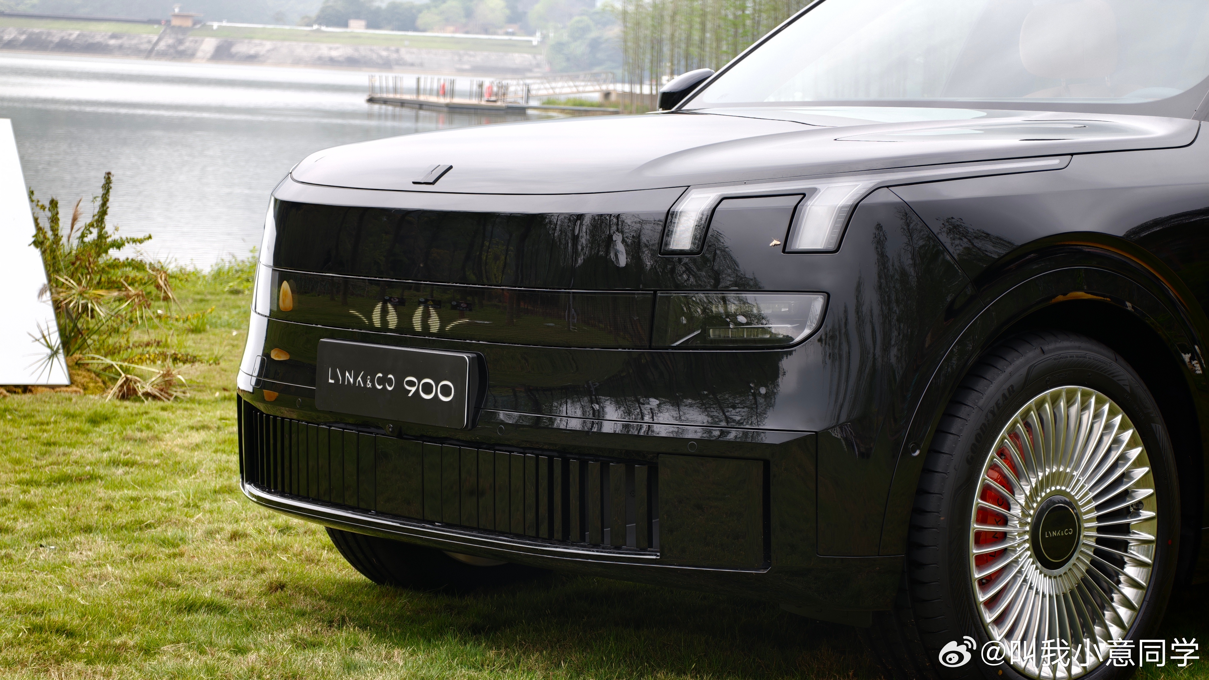 大5座版的领克900是真的舒服！空间、舒适、驾驶质感都有，尤其是这个电动天地门，