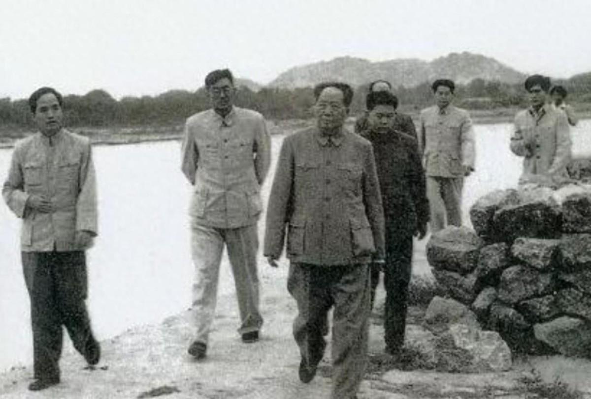 1952年毛主席到曲阜时幽默发问，孔子的姓氏你知道吗？他考了身边的人
1952年