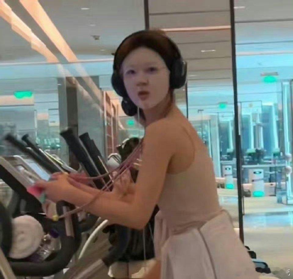 赵露思为什么每次都这么浮夸 ​​​