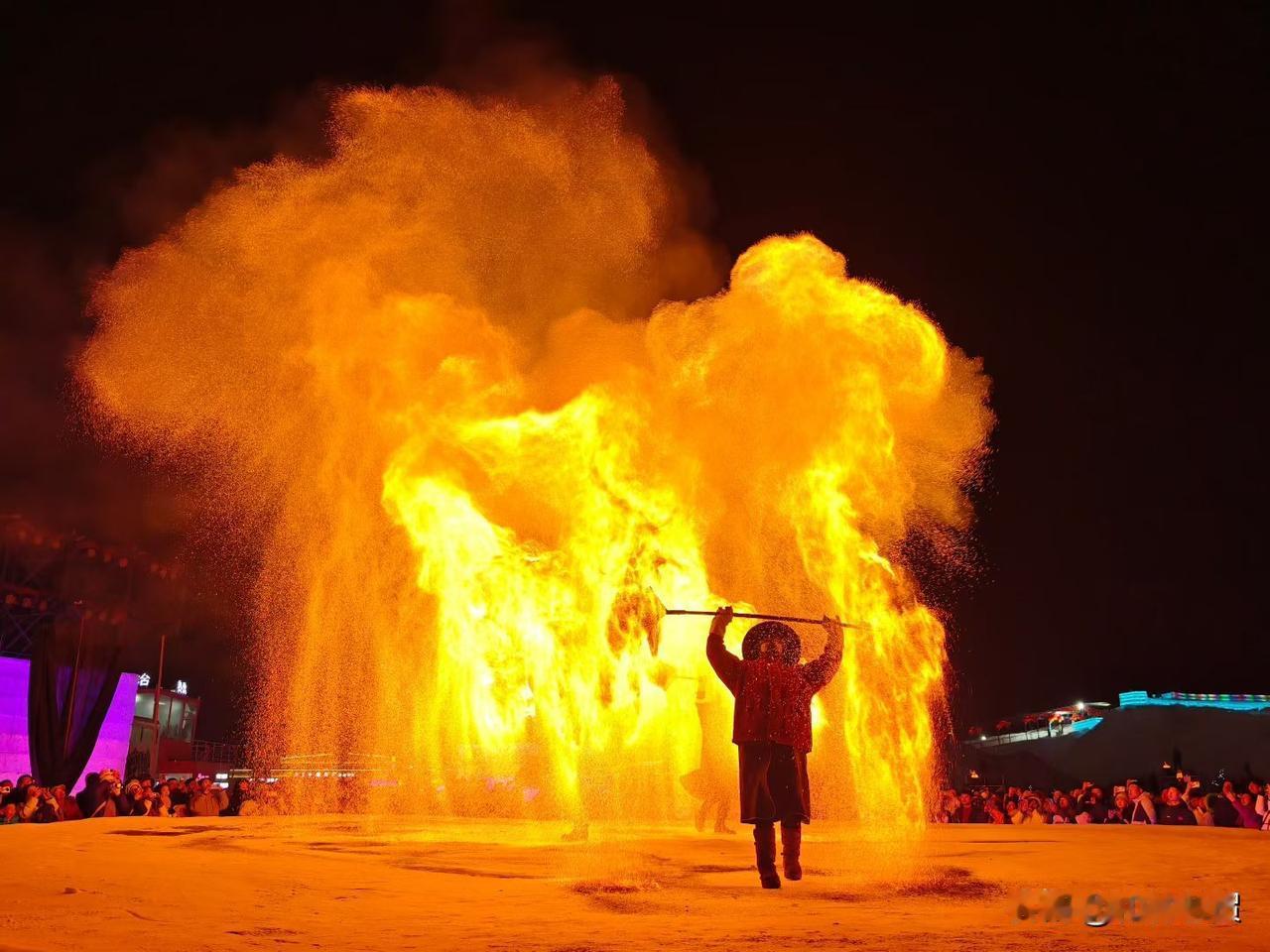 呼和如此HOT，这么美，这么热闹，我都想去看看了！
友人今晚在大黑河军事文化乐园