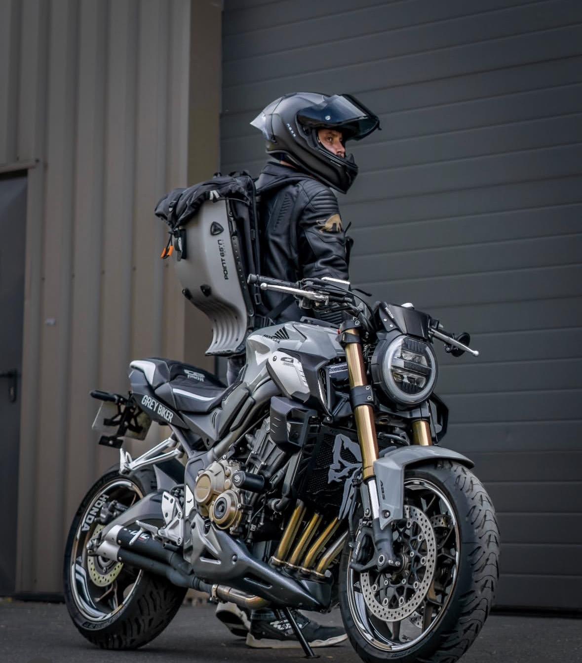 分享我这周有趣的事：每天都在熬过无人问津的日子，才有资格拥抱掌声，坚持不是重复，