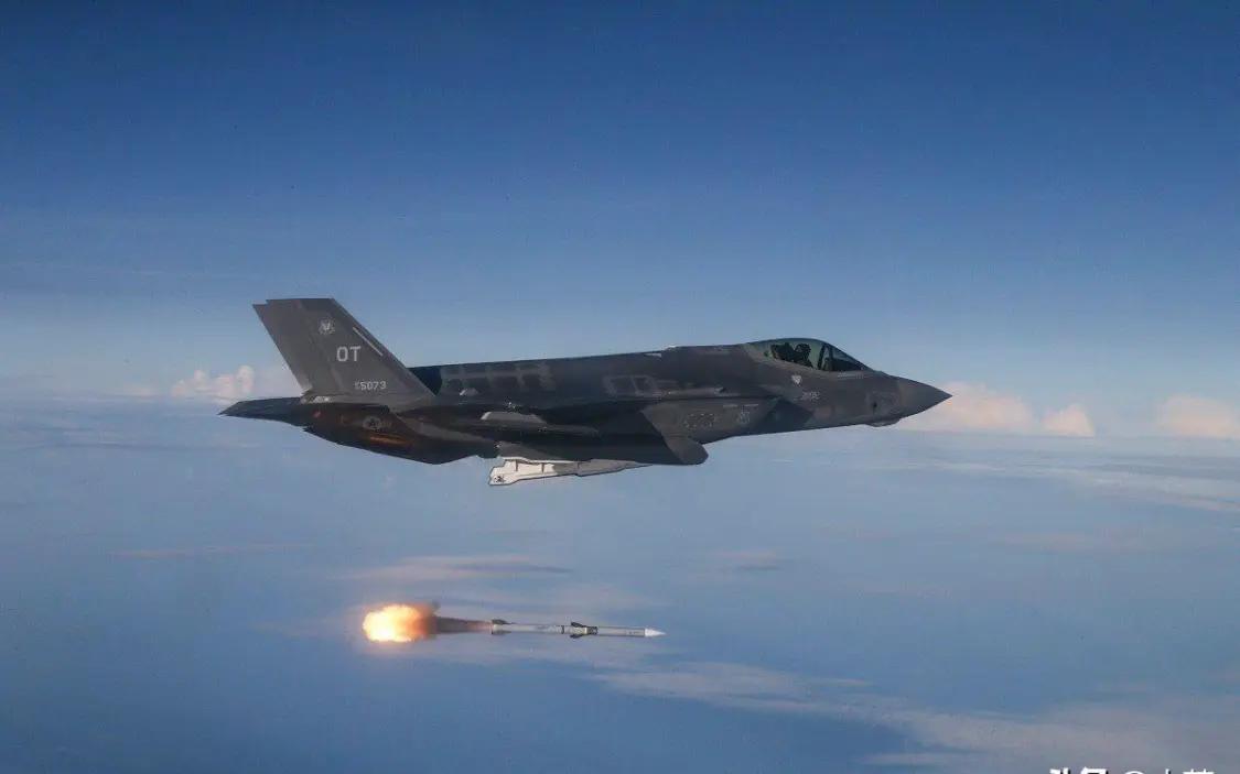 一觉醒来美军隐身战机被击中！视频公布！或使用中方反隐身雷达
 
美国这次真的丢人