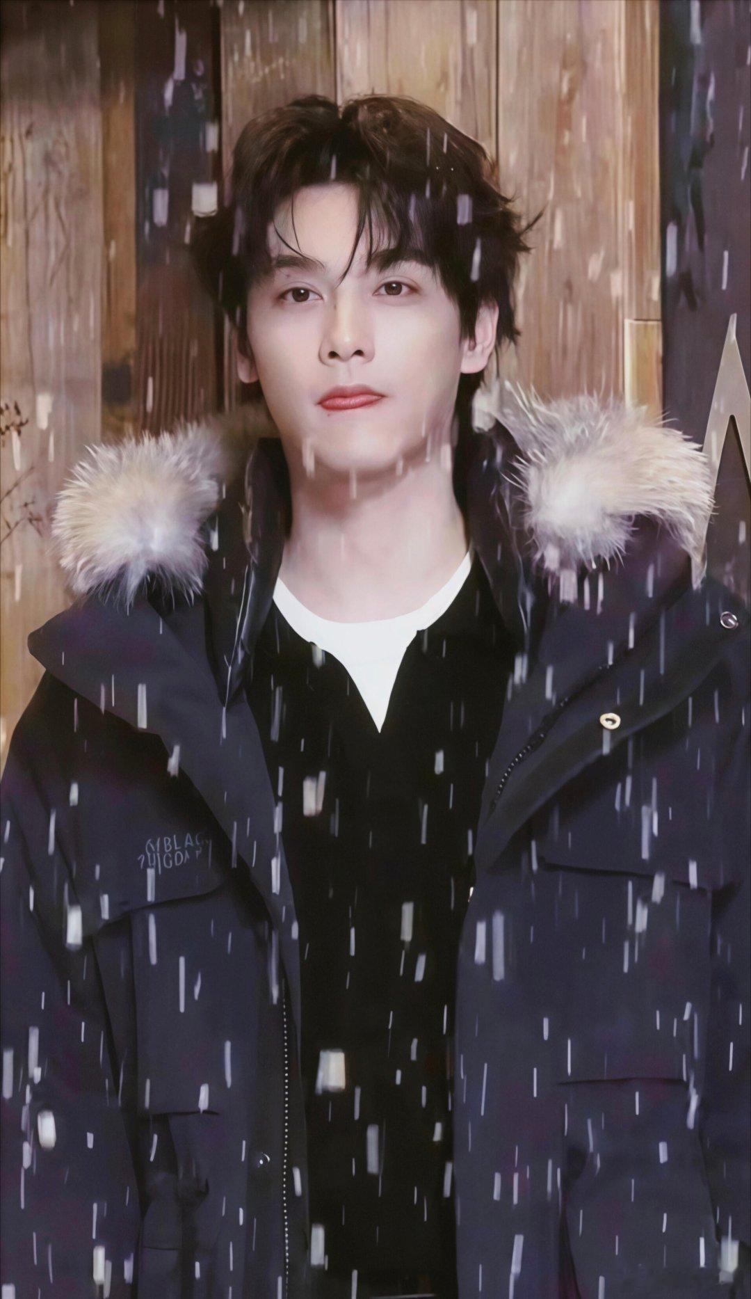 寒酥壁纸｜冬与落雪❄️落雪壁纸❄️🧥190宽肩窄腰大长腿田栩宁帅得雪都温柔 