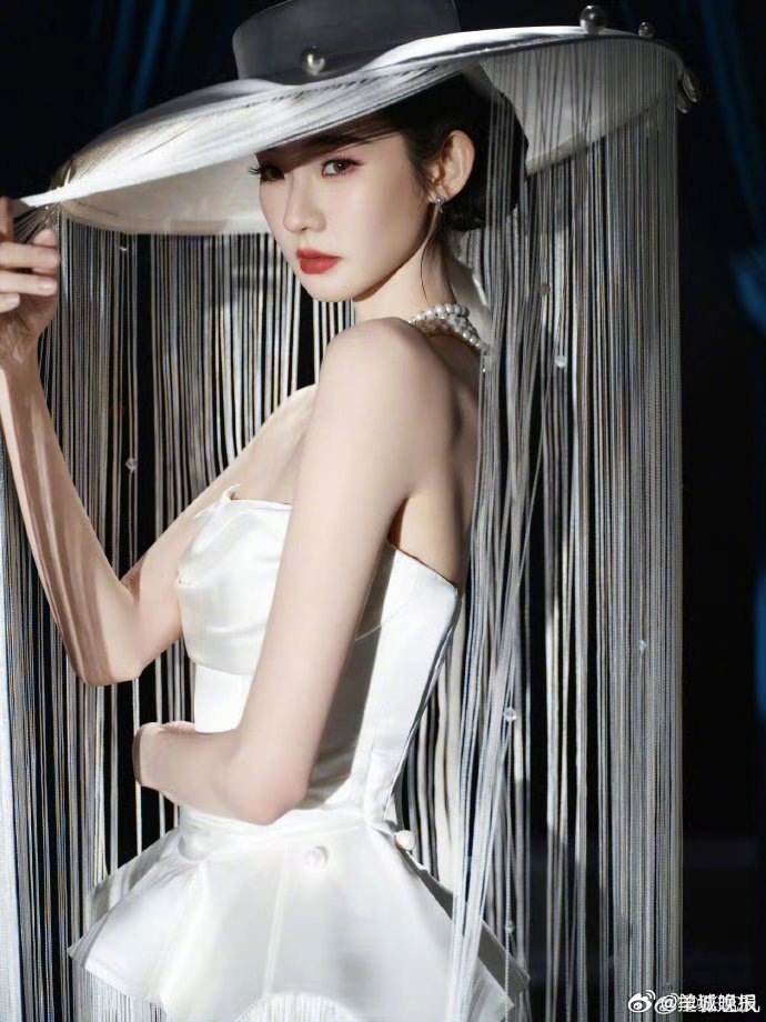 【第一波出图来啦！你最pick谁？】2025微博之夜将于今天12点30分正式开启