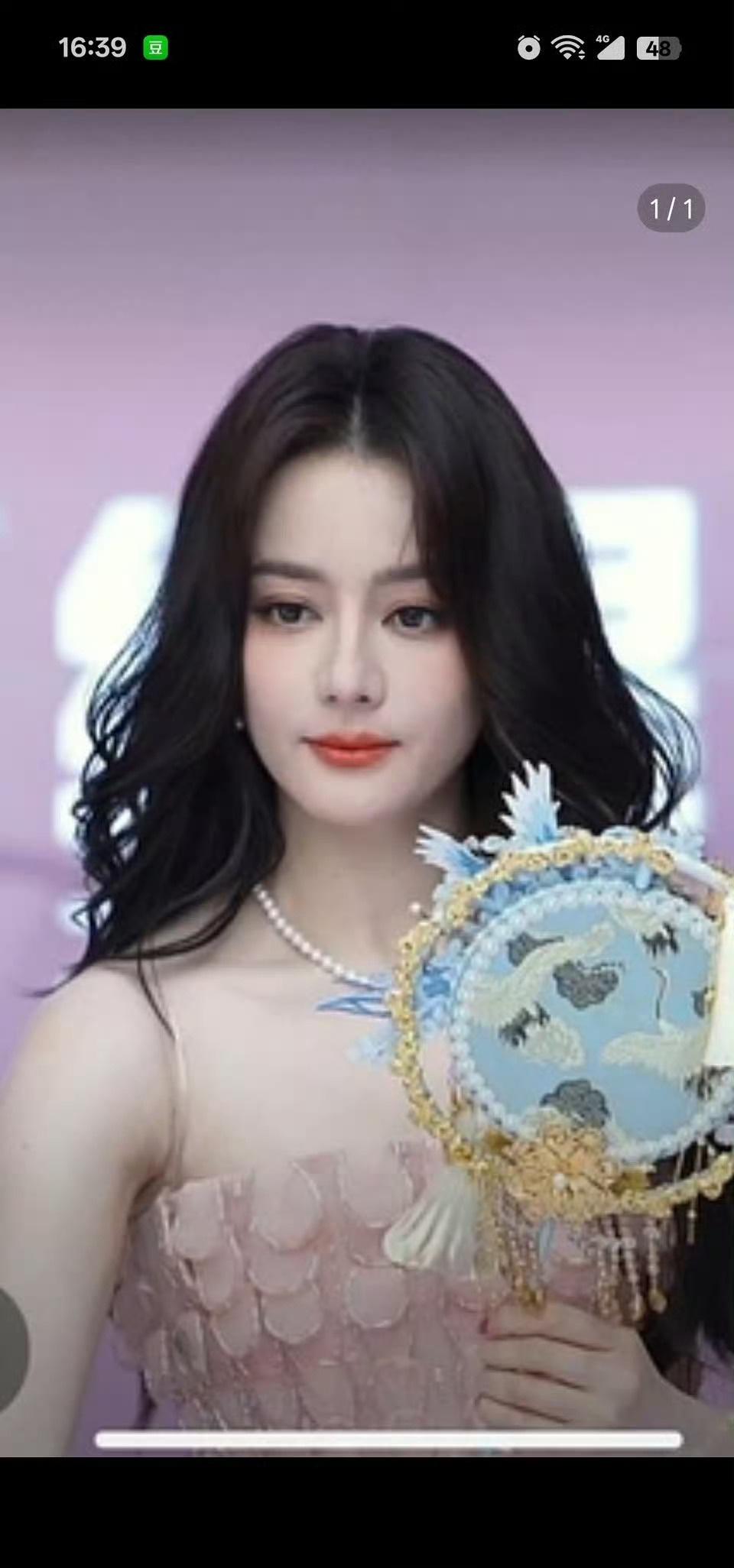 迪丽热巴今日活动生图，发型和妆容都很奇怪…… ​​​