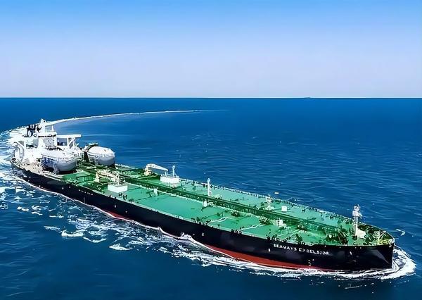 《航母出动！美军加勒比海再扣油轮，“影子船队”遭遇最高规格拦截》

美国在加勒比