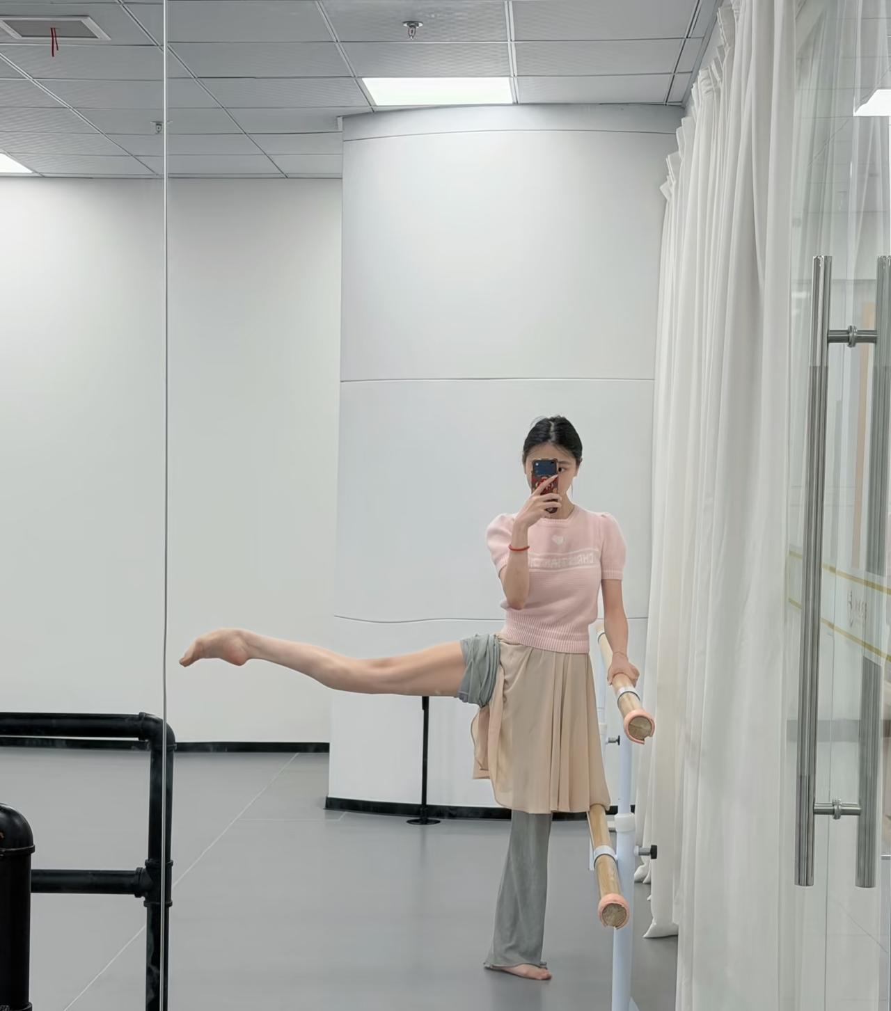 第一眼还以为是胳膊
这要练习多少年