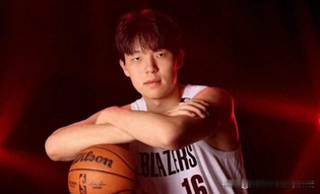 末节登场12分钟！杨瀚森全面进化，为什么依旧进不去开拓者轮换？