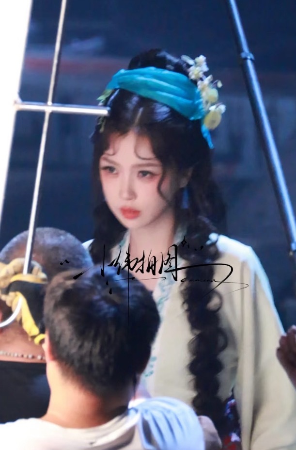 盼儿好小一张脸 ​​​