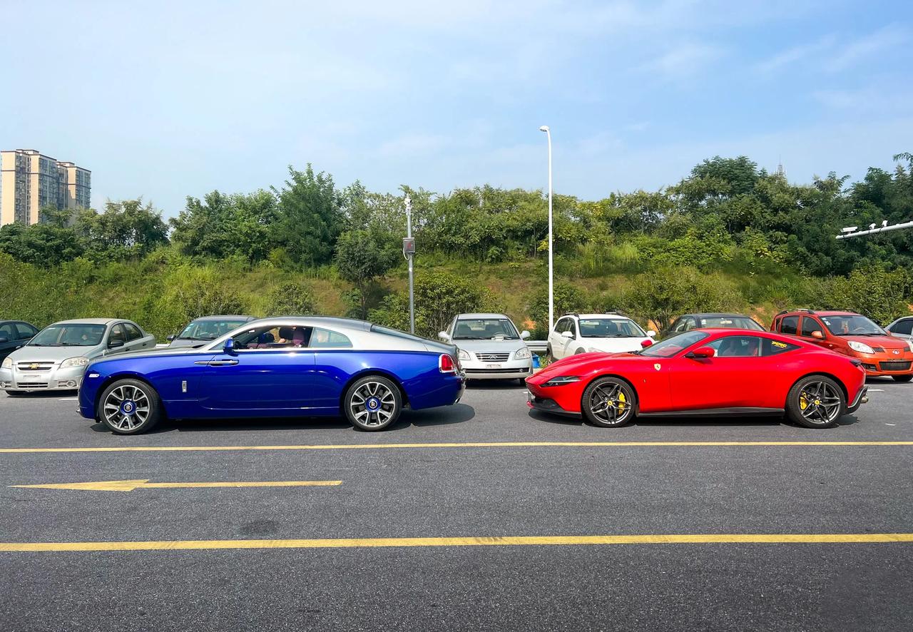 早上来长沙工作，顺利完成任务
拿下190万的法拉利罗马
劳斯莱斯魅影交付长沙大哥