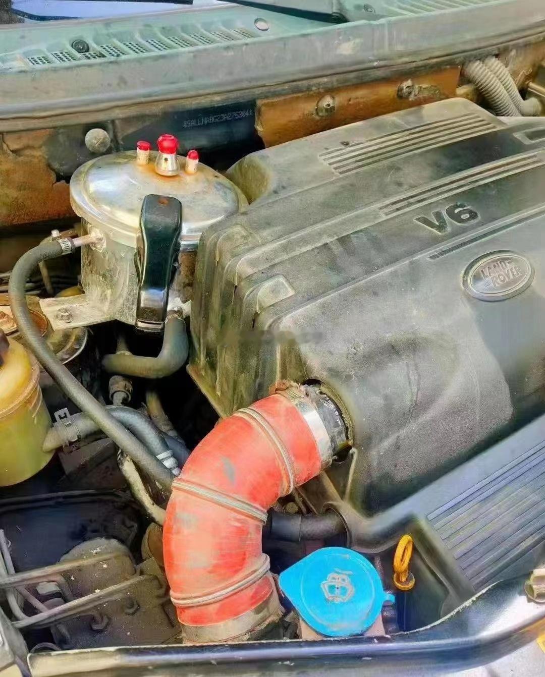 这是野外生存？？？还是汽车炸弹？？？ 