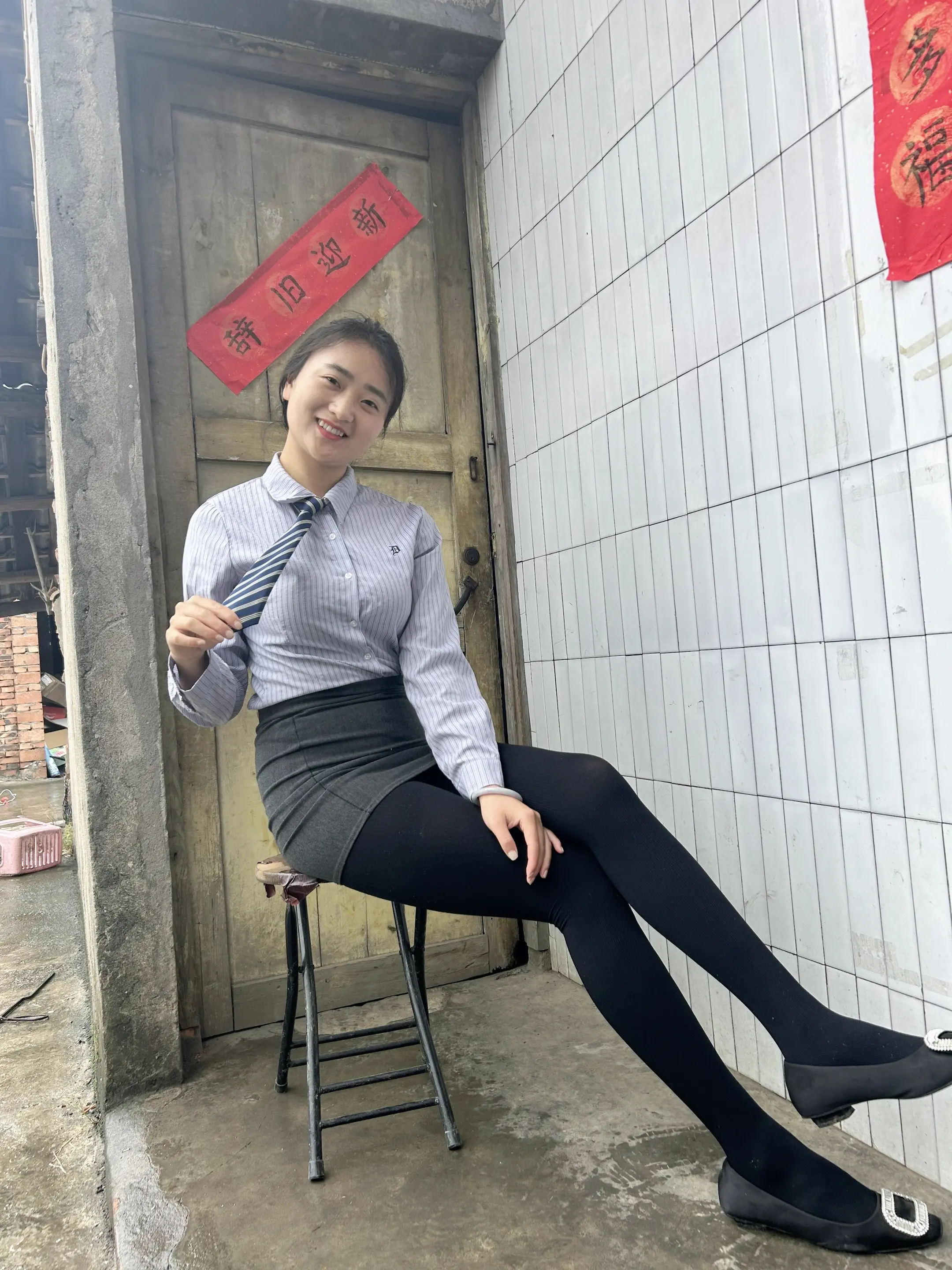 城市容不下肉身，但是好像农村又容不下灵魂，到了农村渴望远方，到了城市又...