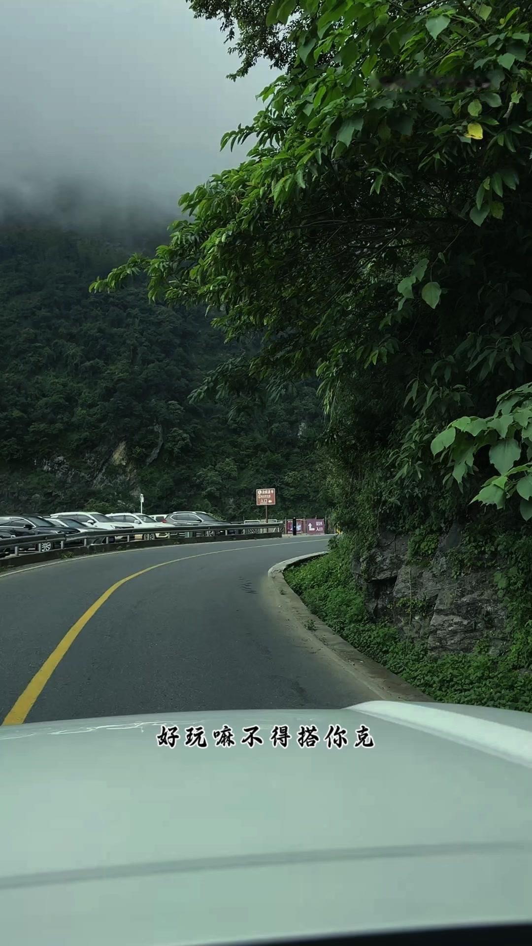云南方言真的很有趣，比如“搭你克”就是带你去的意思，“噶是尼啰”是问是不是这样，