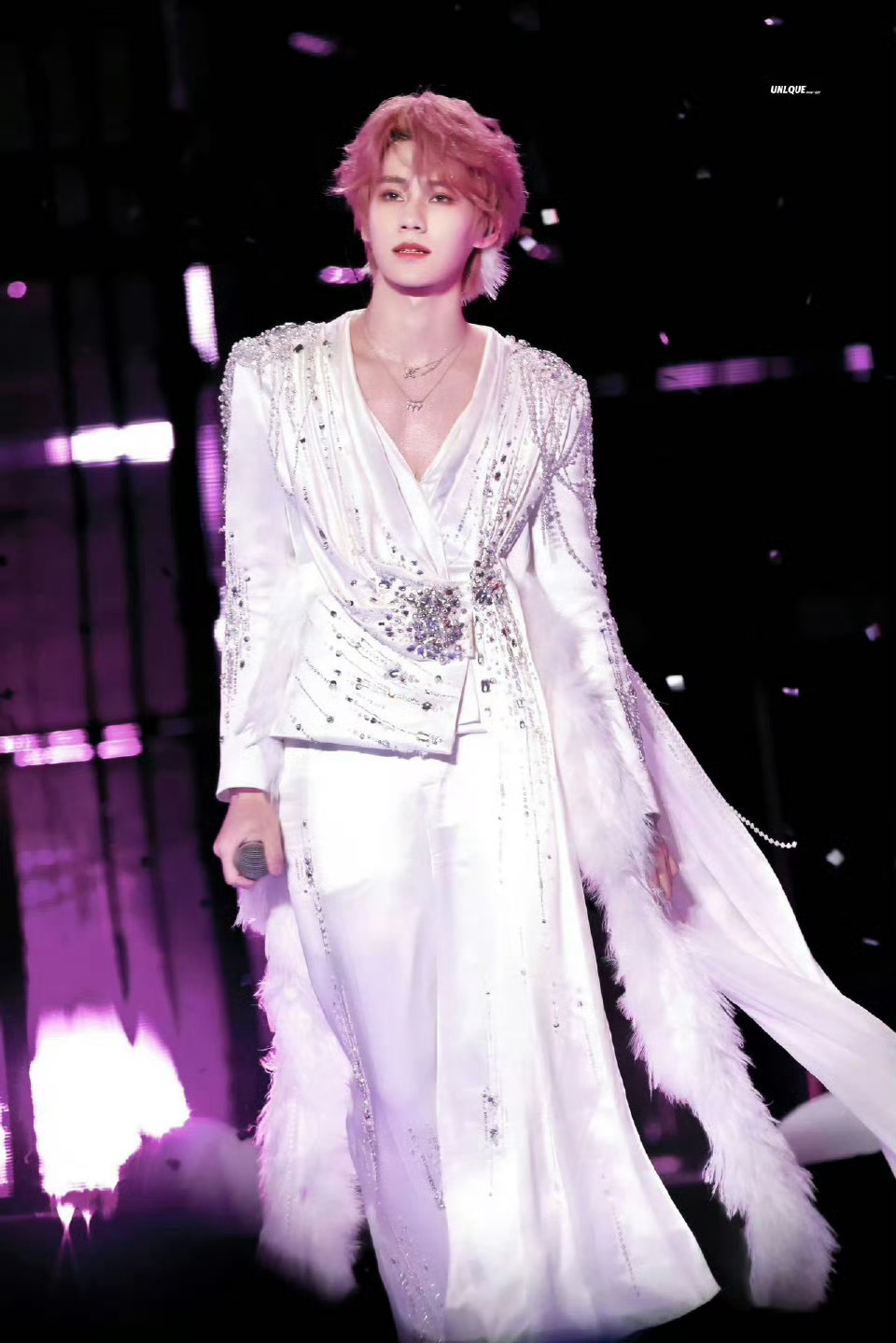 时代少年团老式小孩 时代少年团全员“复古系”实锤！出外务见啥都想带走，北京春晚后