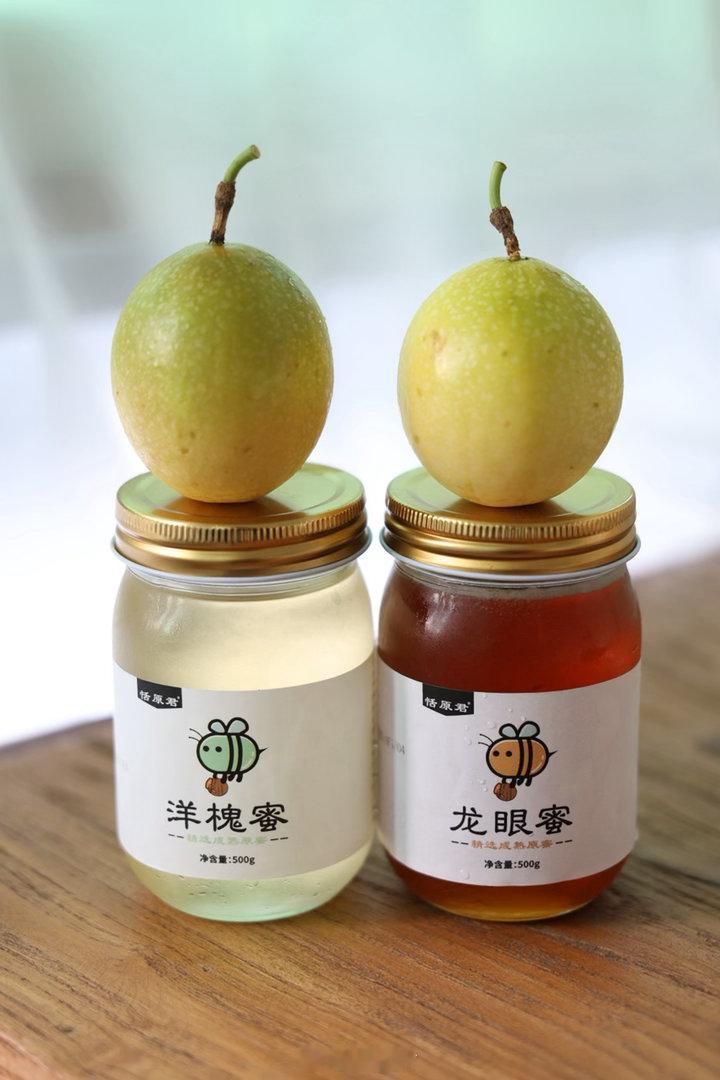 我夸下最近这批次的洋槐蜜，颜色透白，浓度很高，被我放在冷库里，有析出一点点结晶核