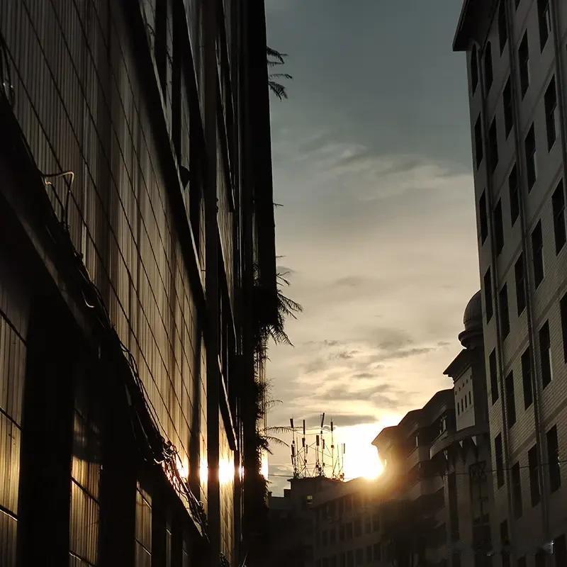 人最难悟透和看破的是什么? 人最难悟透和看破的，一是无常，二是本心。
人人都懂“