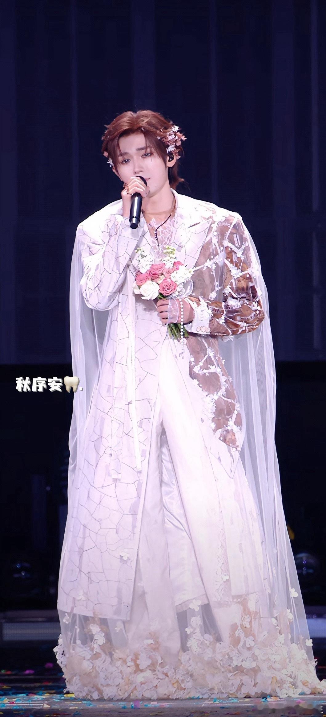 宋亚轩孤雏封神了宋亚轩倾情演绎《孤雏》太戳心，空灵嗓音自带氛围感，细腻诠释歌曲悲