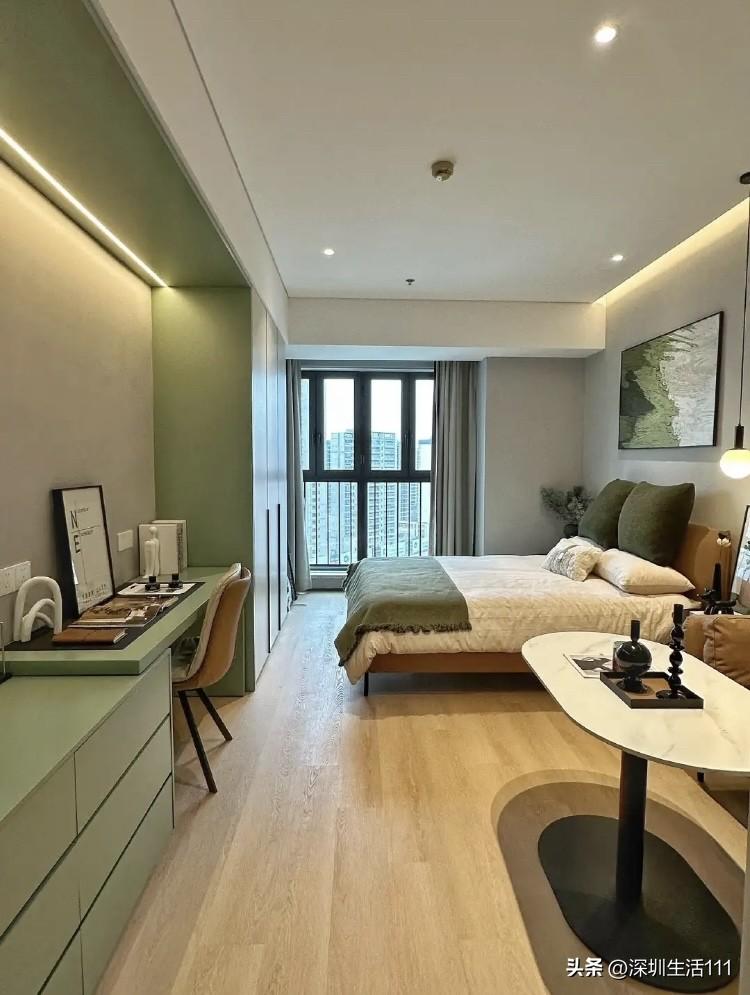 有件事我一直觉得挺奇怪的

我有个同事，月薪6000块，租农民房一个月1000多