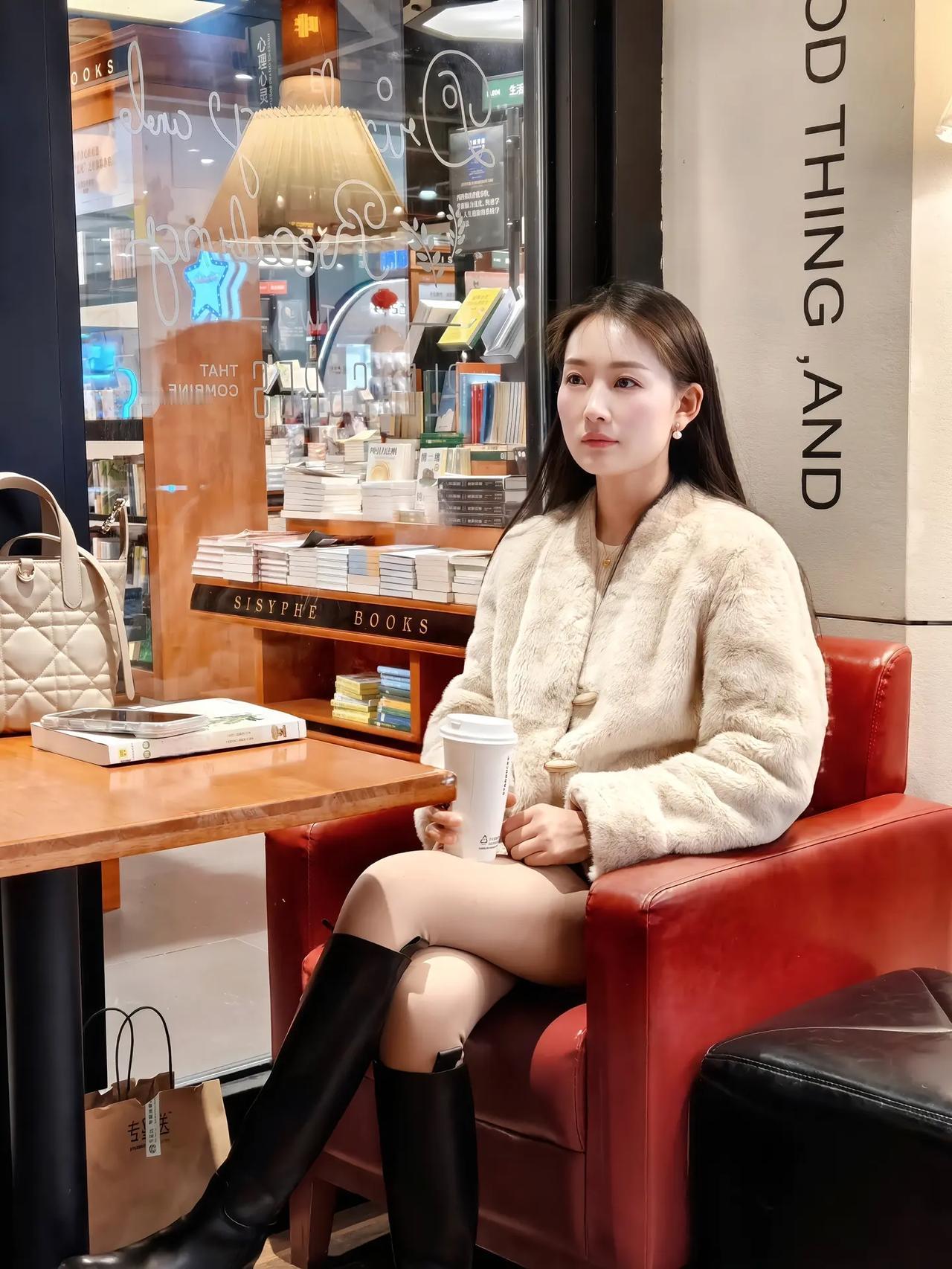 静坐书香里，心随墨香飞。