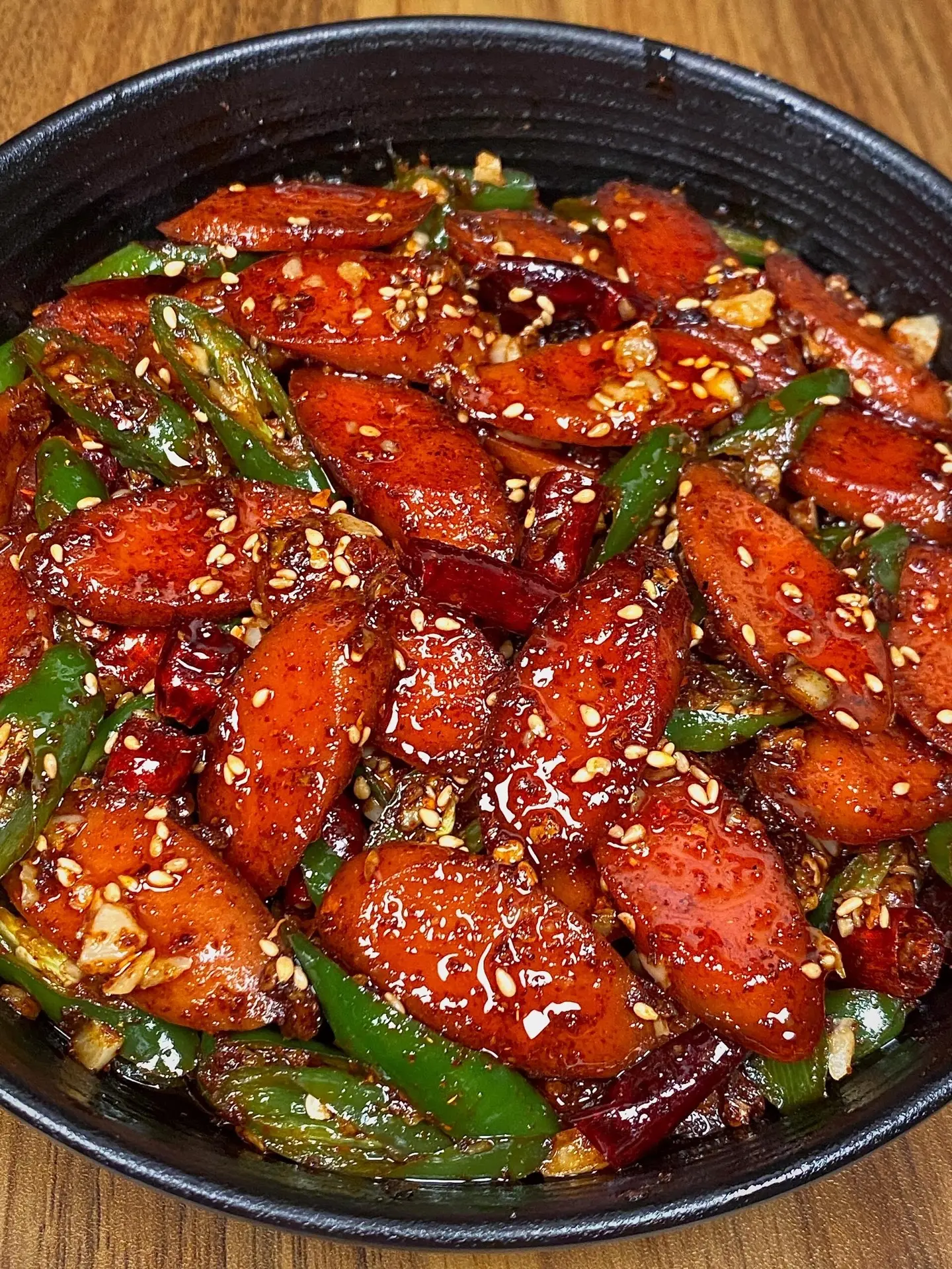 我去，这玩意太香太下饭了。香辣过瘾的青椒炒火腿肠，还有谁没吃过 孜然味...